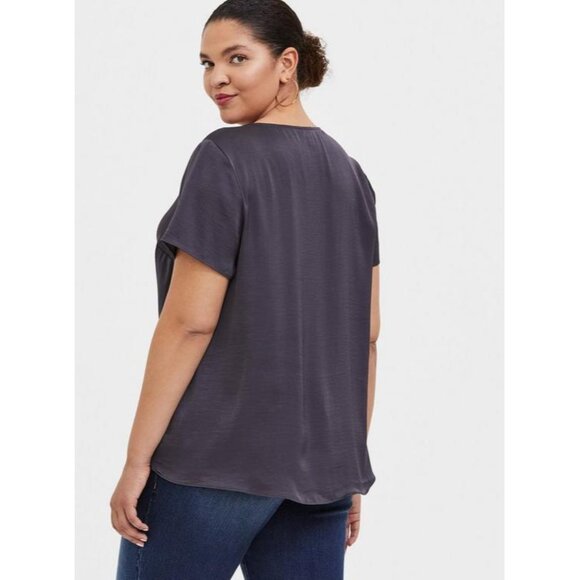 Torrid Plus Size Gray Silky Charmeuse Button-up V-neck Top Blouse Size 1X - Picture 2 of 8